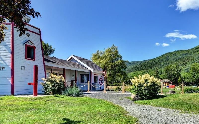 Maison Accueillante - Spa, Fleuve Et Montagnes! Petite-Riviere-Saint-Francois Bagian luar foto